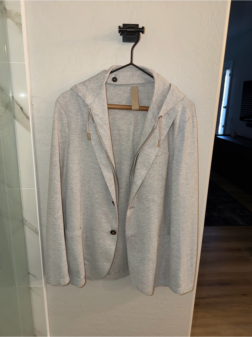 Eleventy Single Breasted Herringbone Sport Coat with Removable Hooded Bib (38R)